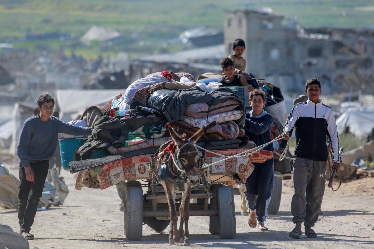 Palestinos abandonan Beit Hanun, en la Franja de Gaza, ante los avisos de ataque de Israel