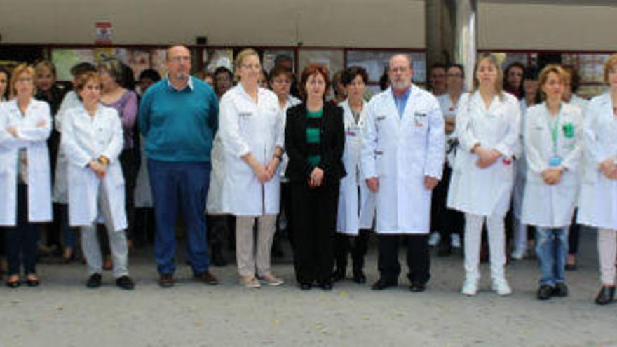 Minuto de silencio de los trabajadores del hospital