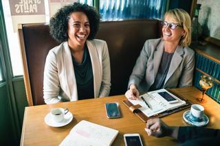 Las empresas generarían 1.200 millones de euros más si contribuyen a que las mujeres no dejen su empleo