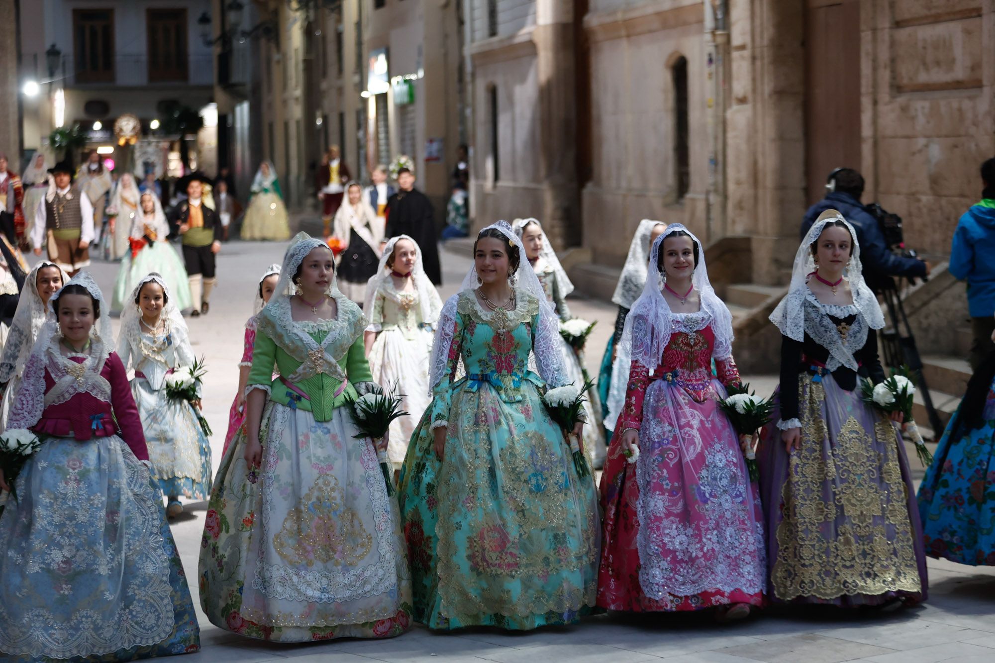 Todas las fotos de la Ofrenda del 17 de marzo entre las 18:00 y las 19:00 horas por la calle San Vicente