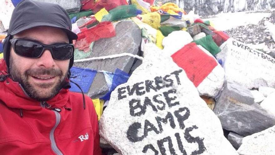 Carlos Somoza, gallego en el Everest: &quot;La montaña crujía y el gran temblor nos tiró al suelo&quot;