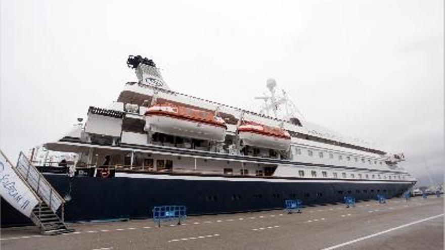 El vaixell Seadream II va arribar ahir al port de Roses