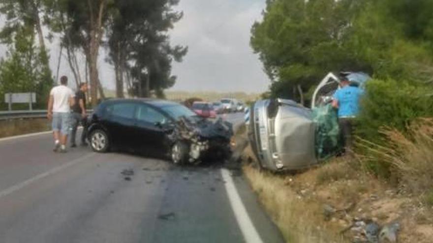 Los dos vehículos, con las víctimas aún en el interior.