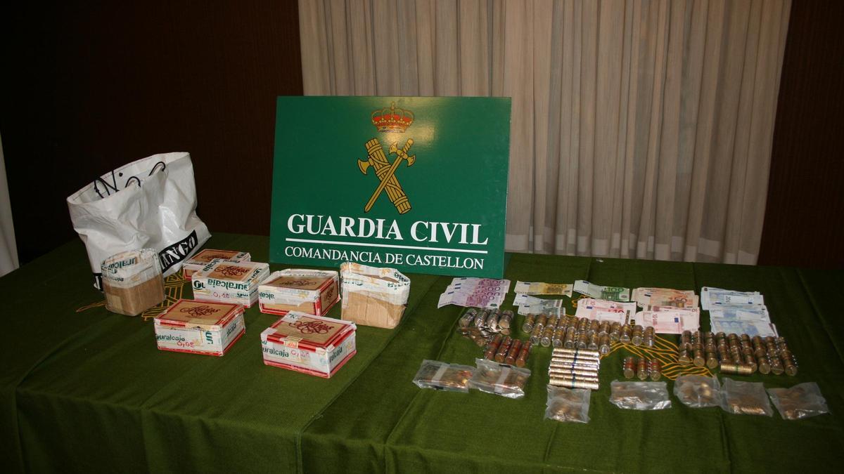 La Guardia Civil recuperó los efectos sustraídos en el atraco en Sueras.