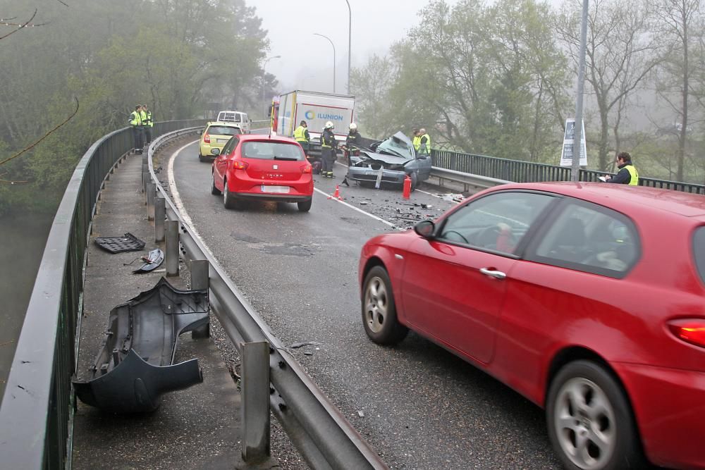 La excarceló Emerxencias mientras persmitió el paso alterno de vehículos por un carril del puente del vial A Estrada-Santiago.