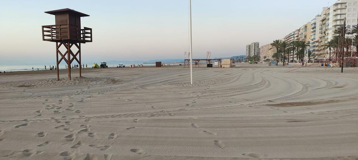 Playa completamente limpia en una imagen de esta mañana.