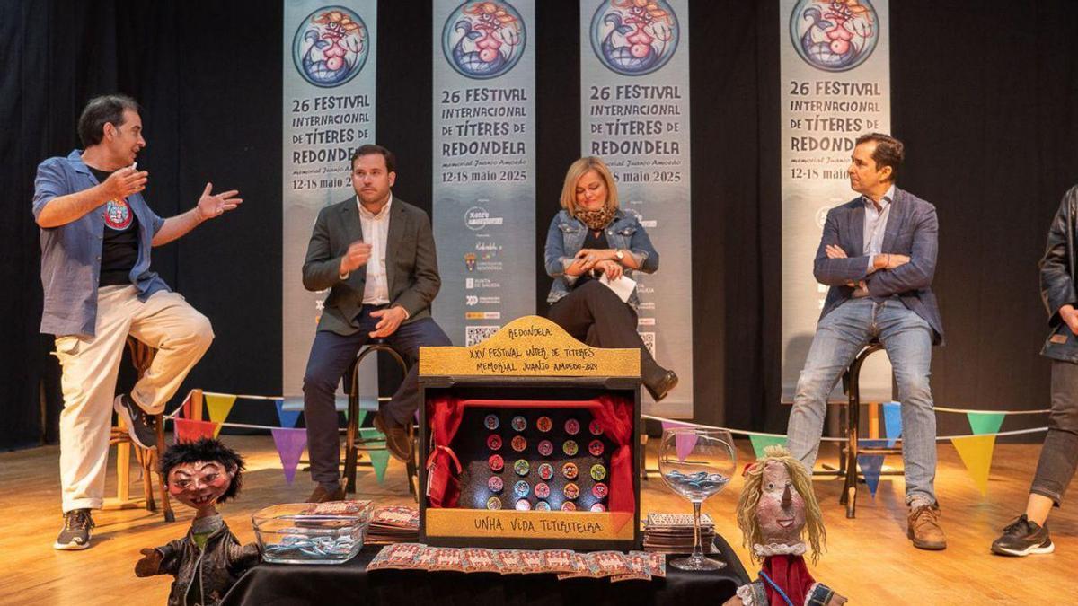 Presentación del Festival de Títeres de Redondela, ayer, en el Multiusos de A Xunqueira.