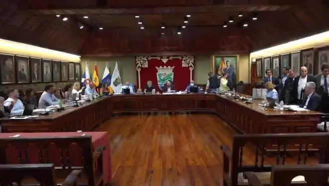 Puerto de la Cruz termina el pleno con ocho ediles menos