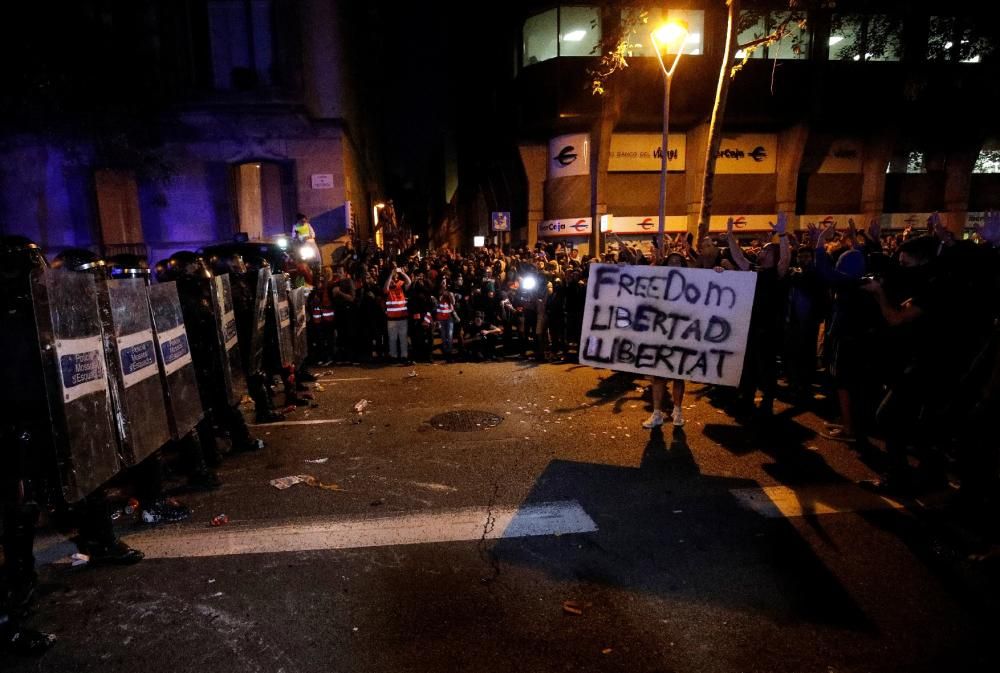 Concentració amb tensió i càrregues a Barcelona el 15-O