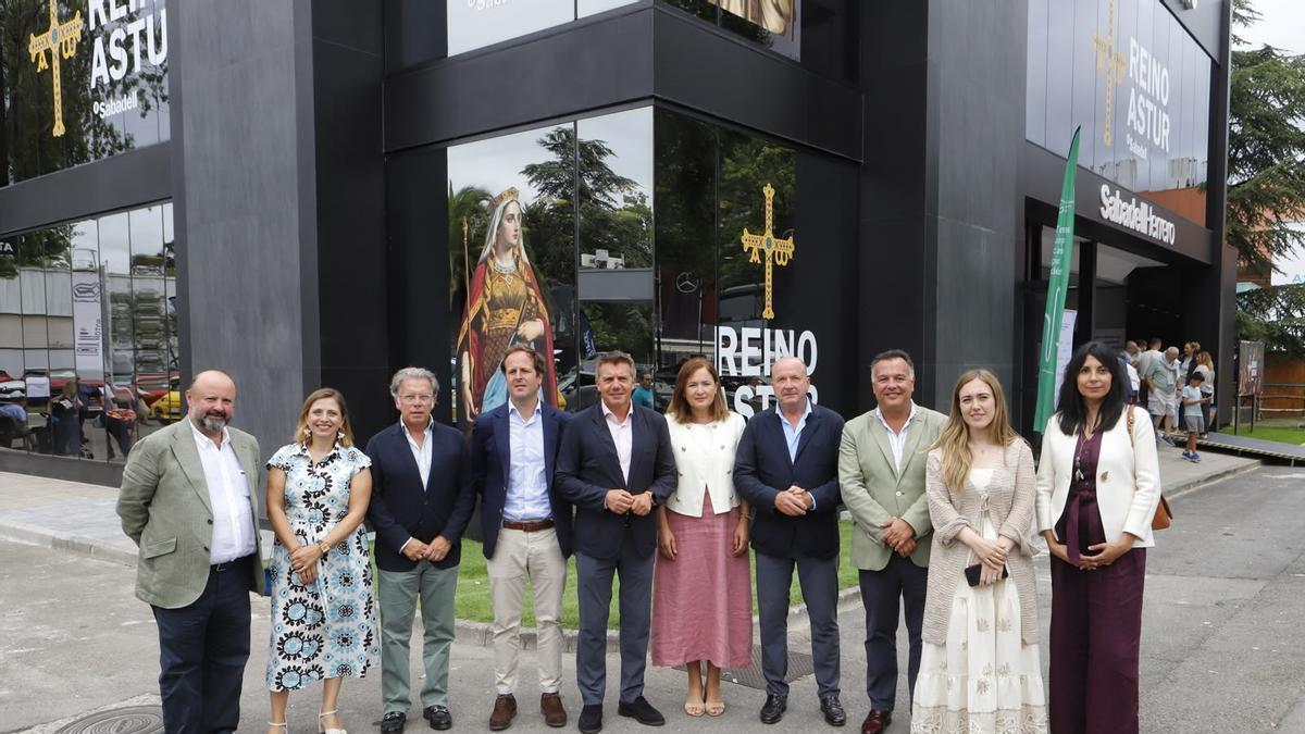 Por la izquierda. José Miguel Fernández Rodríguez, Beatriz Pérez García, Alfredo Fernández Santos, Álvaro Coalla, José Luis Álvarez Almeida, Begoña López Fernández, Javier Martínez, Juan Fombella, Carmen Ordiz y Alicia Palacios