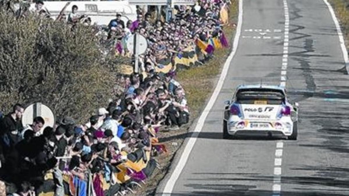 Ogier atraviesa un tramo de El Molar (Tarragona) en la segunda jornada.