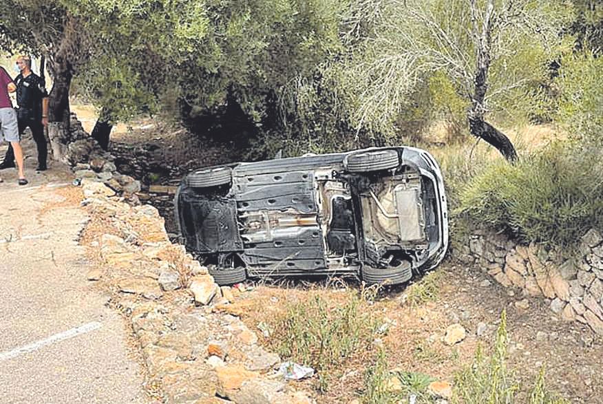 Uno de los coches siniestrados estos días en Alcúdia.