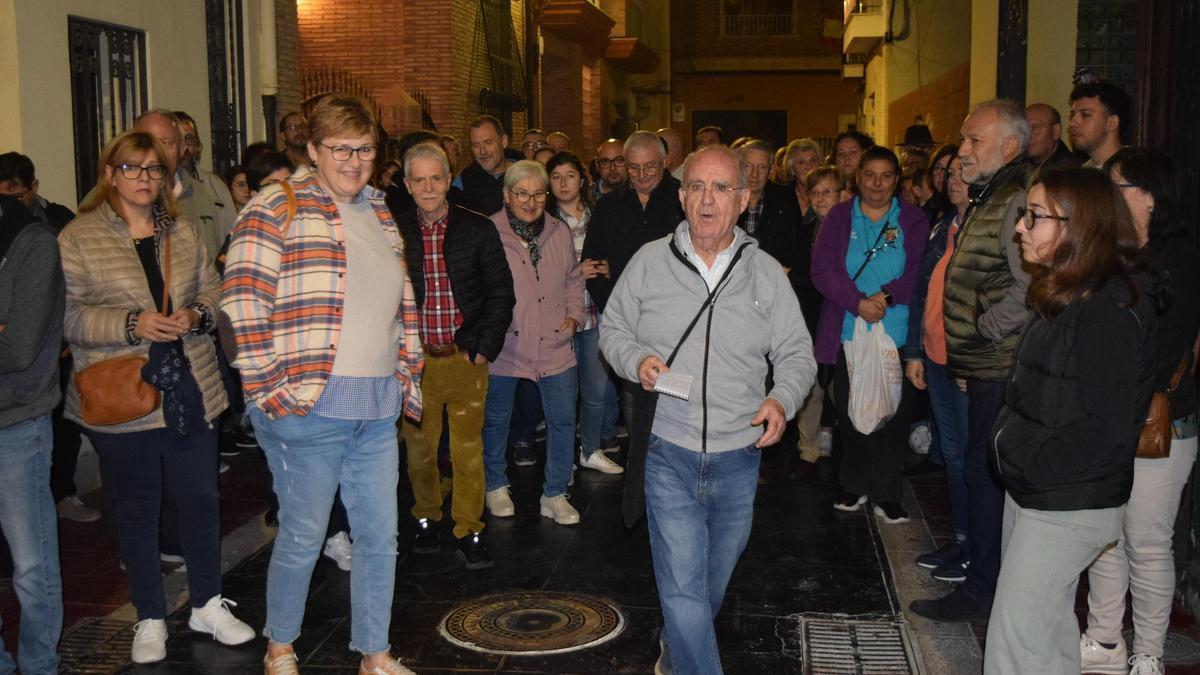 Cerca de 75 personas participaron en la 'passejada' nocturna de Sedaví