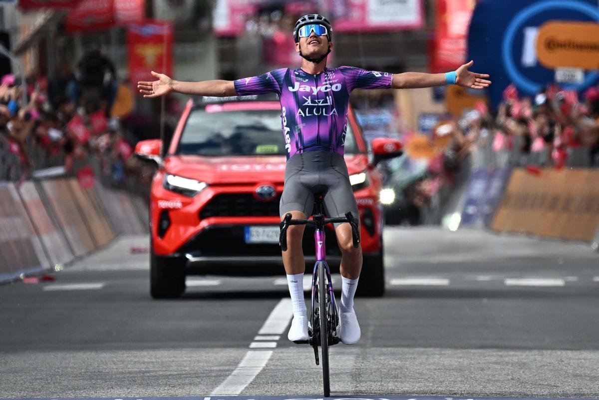 Ayuso torna a desafiar Roglic i li retalla un altre segon Ayuso torna a desafiar Roglic i li retalla un altre segon