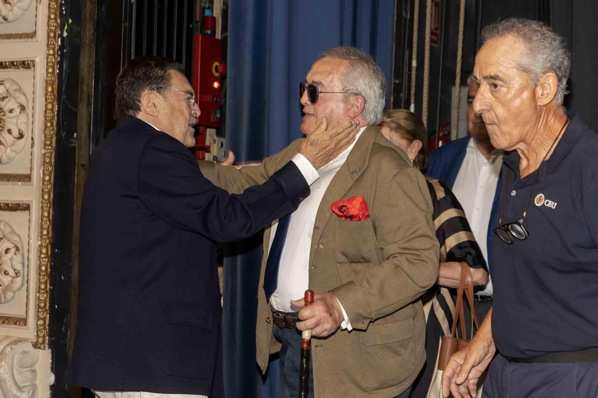 Manuel Escribano pronuncia el pregón de apertura de la Feria de Hogueras en el Teatro Principal de Alicante