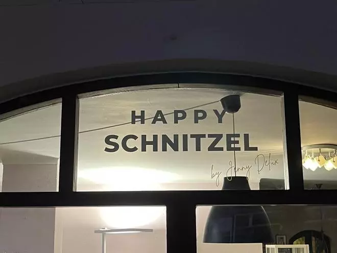 So sieht es im Schnitzelrestaurant von Jenny "Delüx" auf Mallorca aus