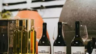 Una bodega de O Ribeiro lanza un vino naranja especial para conmemorar el eclipse solar