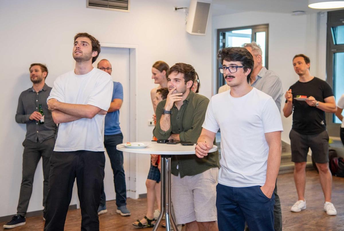 Los tres socios de LinkedScholar, de izquierda a derecha Pablo, Max Tiessler y el coruñés Miguel López