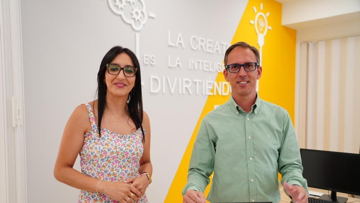 La concejala Anastasia Calero y el alcalde de Pozoblanco, Santago Cabello.