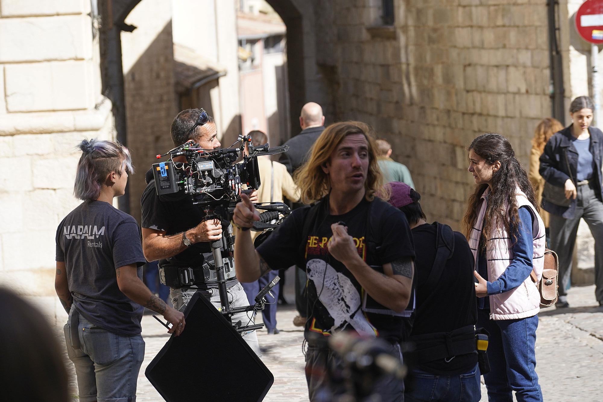 Los Javis roden entre turistes i curiosos a les escales de la catedral