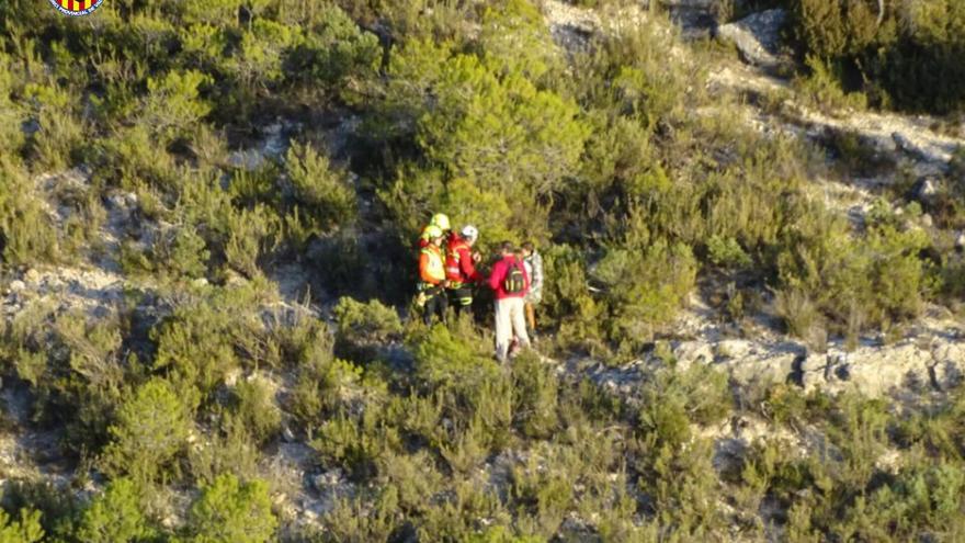 Rescatados un senderista y sus dos hijos desorientados en la Ruta de la Muela de Jarafuel