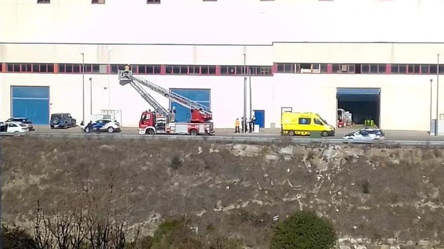 Els serveis d&#039;emergències treballen per evacuar l&#039;home ferit al Pont de Vilomara