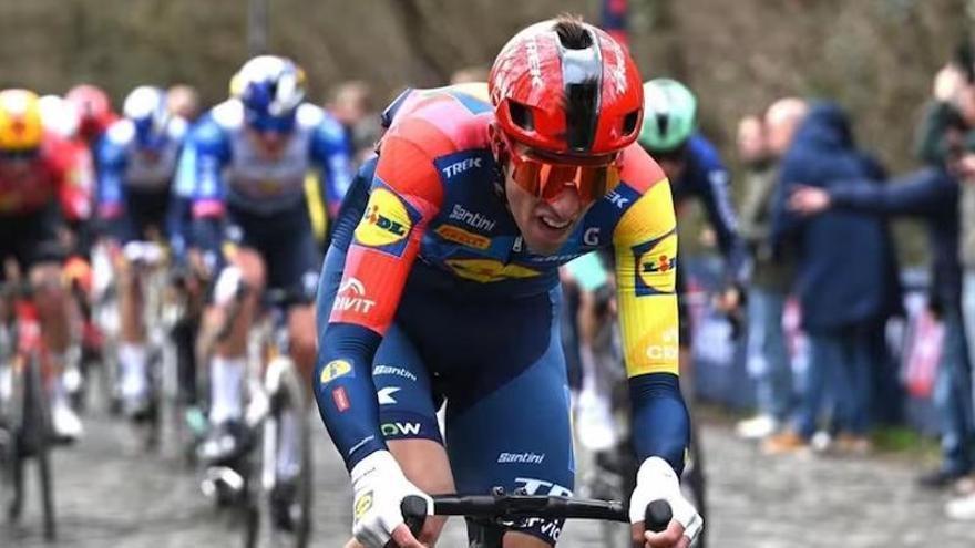 El benidormense Héctor Álvarez brilla en el pavés de la París-Roubaix