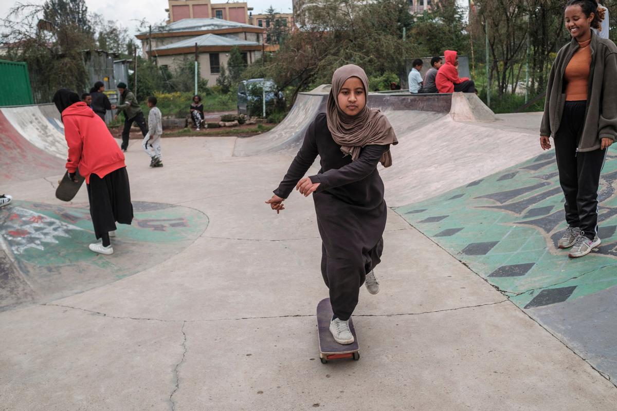 El skate entre niñas etíopes, mejora su salud mental y las empodera