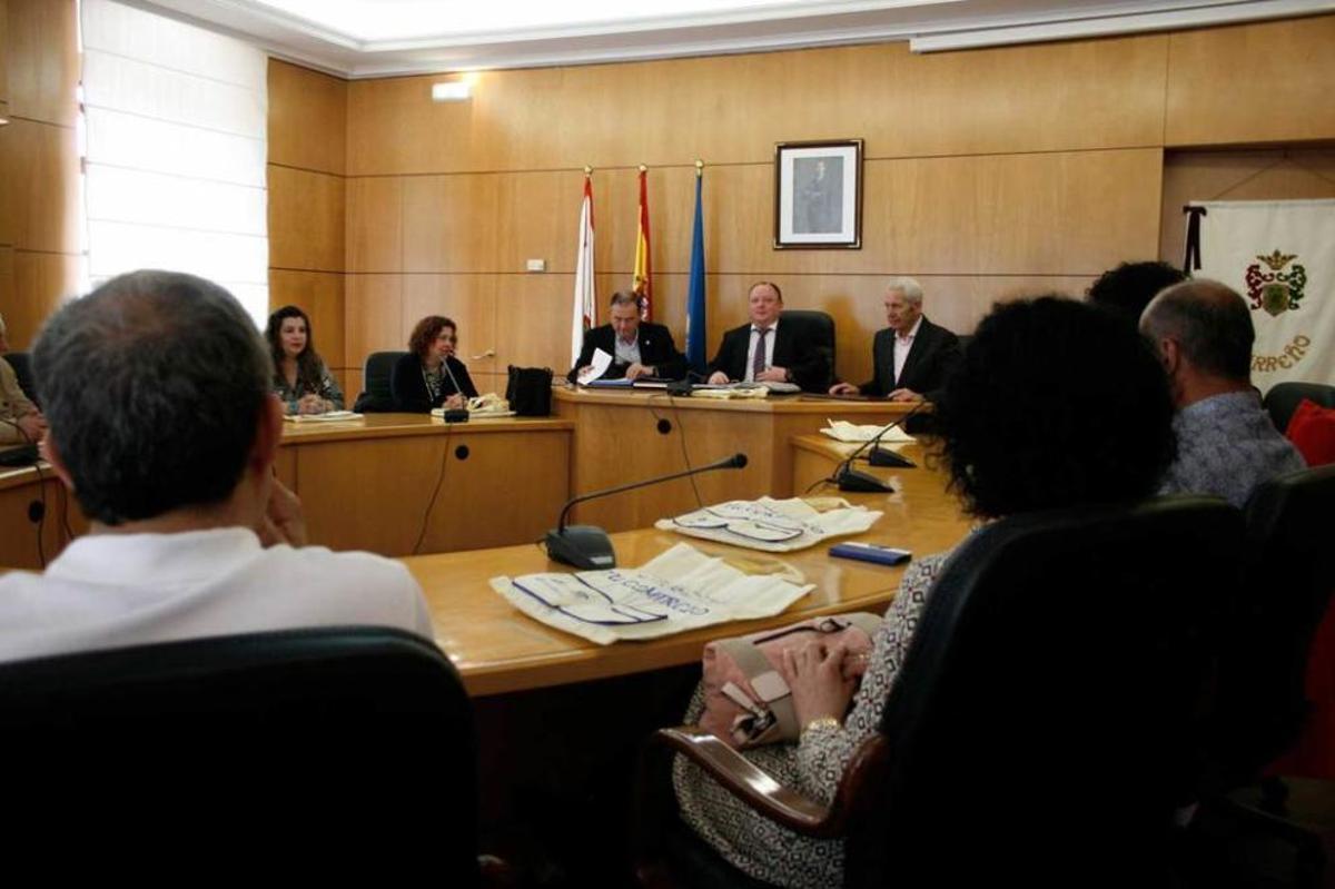 Un momento de la asamblea de los jueces de paz, ayer, en Candás.