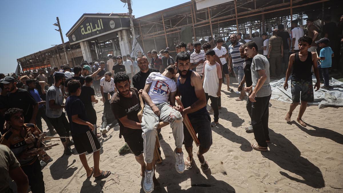 Un bombardeo israelí contra una cafetería en Ciudad de Gaza deja al menos 33 muertos