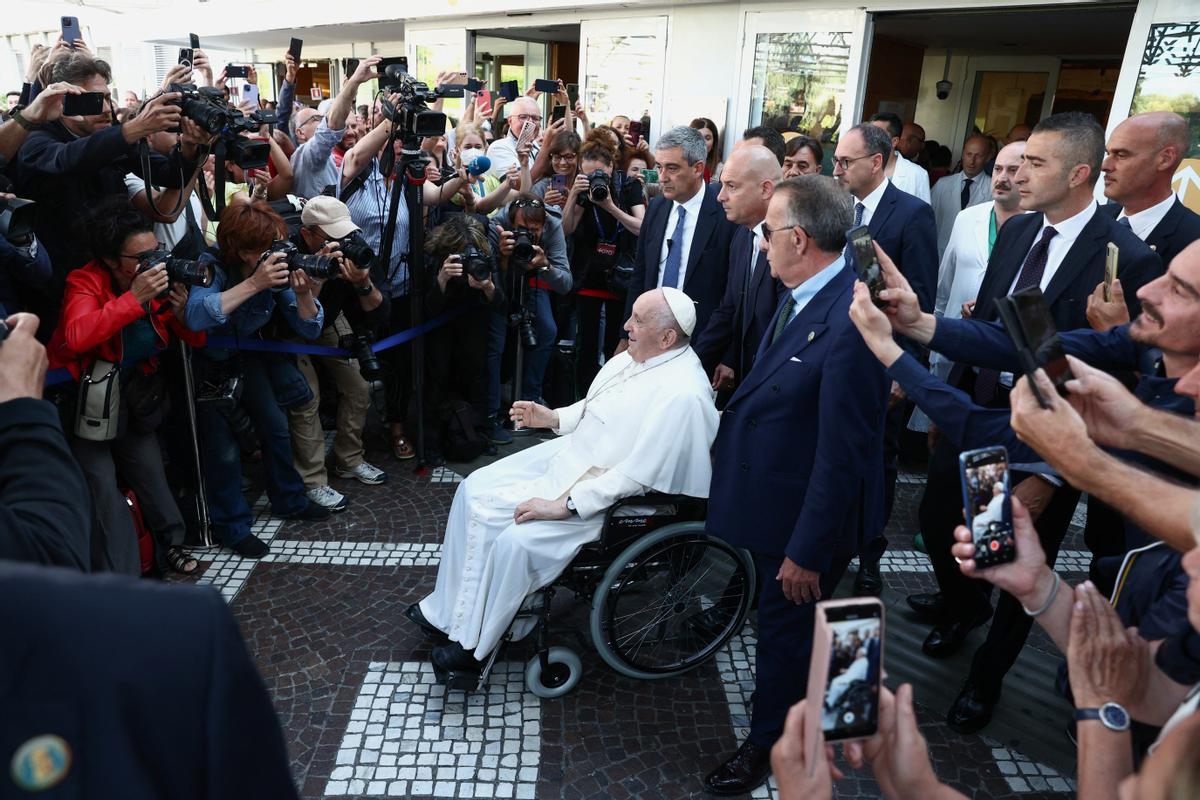 El Papa sale del hospital tras ser operado de una hernia abdominal