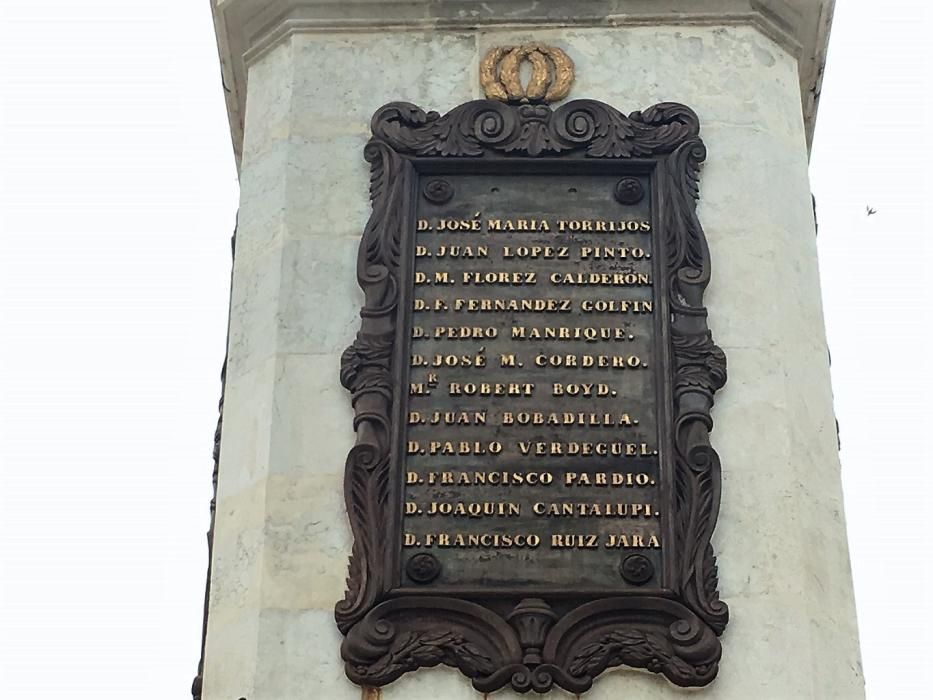 Placa con algunos de los nombres de las personas enterradas, entre ellas el falso Joaquín Cantalupi.