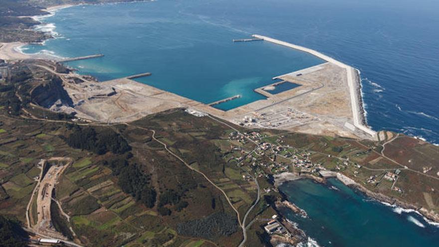 Imagen aérea del puerto exterior de A Coruña // FDV