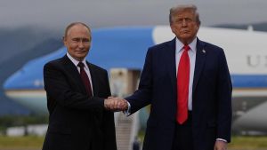 El Presidente de Estados Unidos, Donald Trump y el Presidente de Rusia, Vladímir Putin en Alaska, el 15 de agosto de 2025.