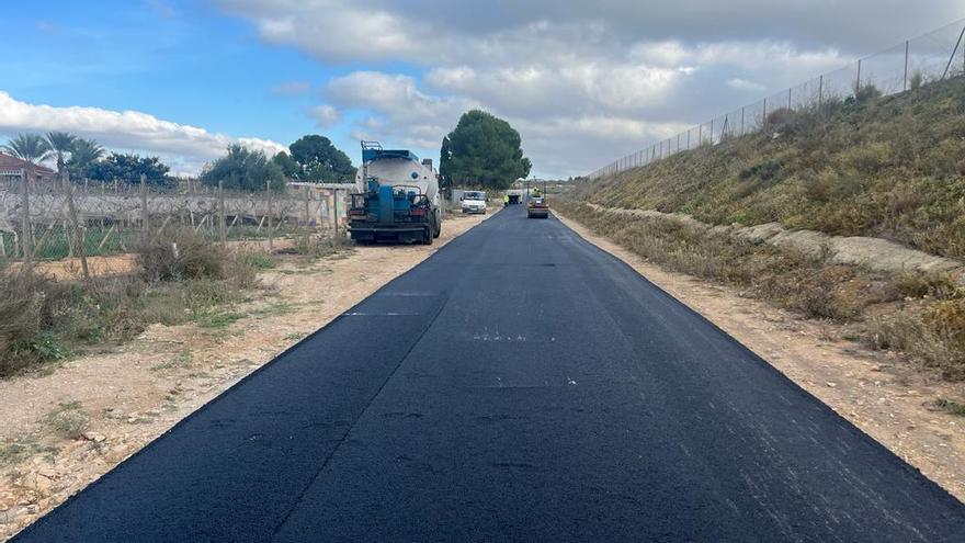 El Ayuntamiento de Monforte asfalta otros 2.340 metros de caminos agrícolas