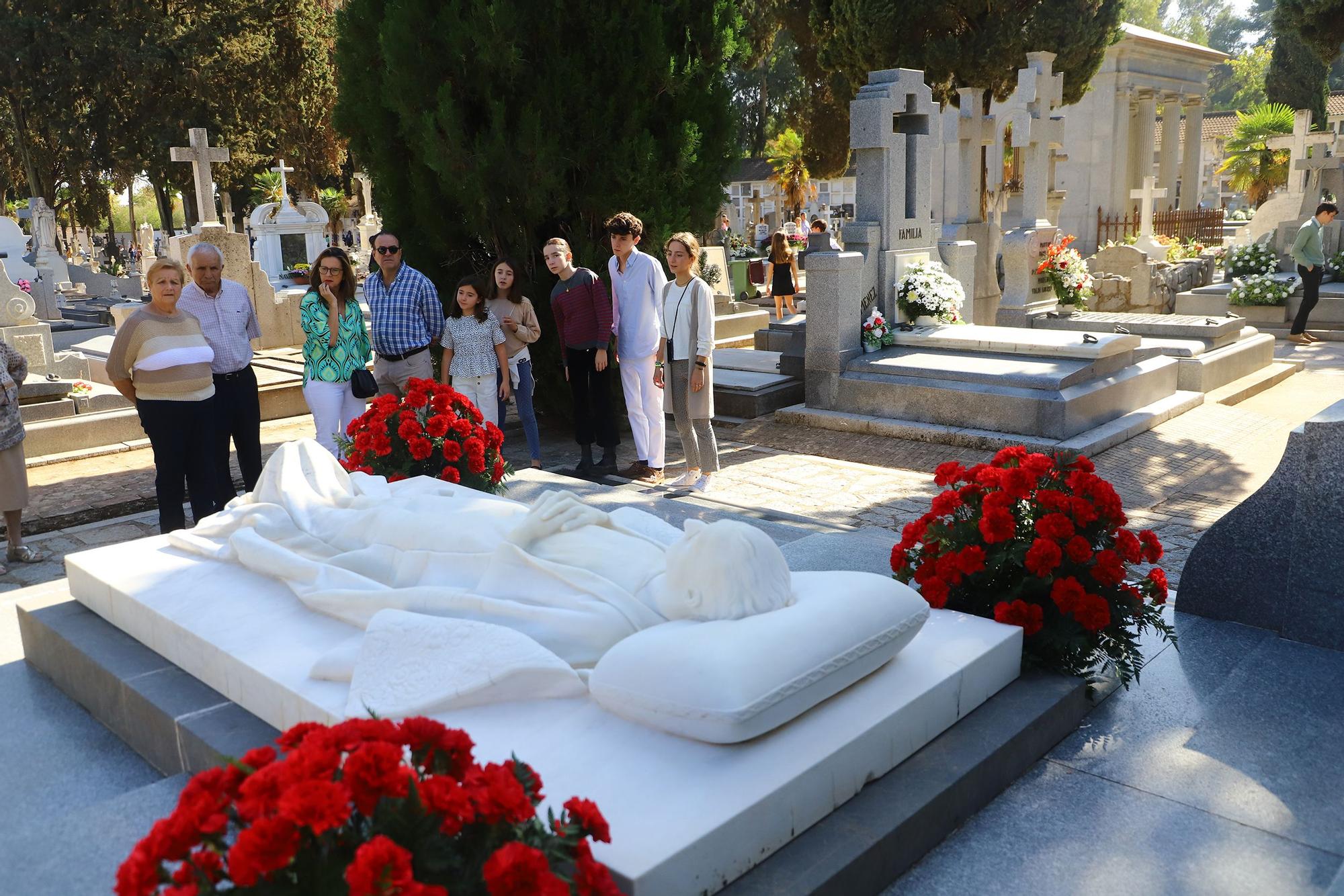 Los cementerios cordobeses cobran vida por el día de Todos los Santos