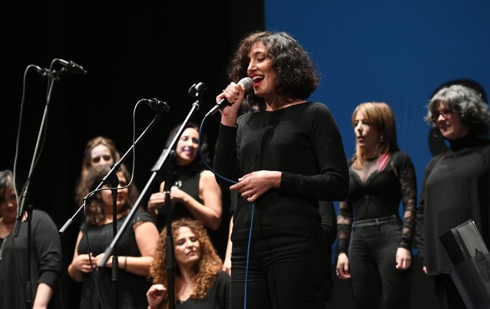 A Radio Conta celebra en el teatro Rosalía su quinta edición, en la que homenajeó a Ángel Gómez Hervada y recaudó fondos para Aspace