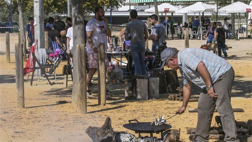 Bellido aclara que la norma de la Junta sobre el botellón no pretende prohibir los peroles