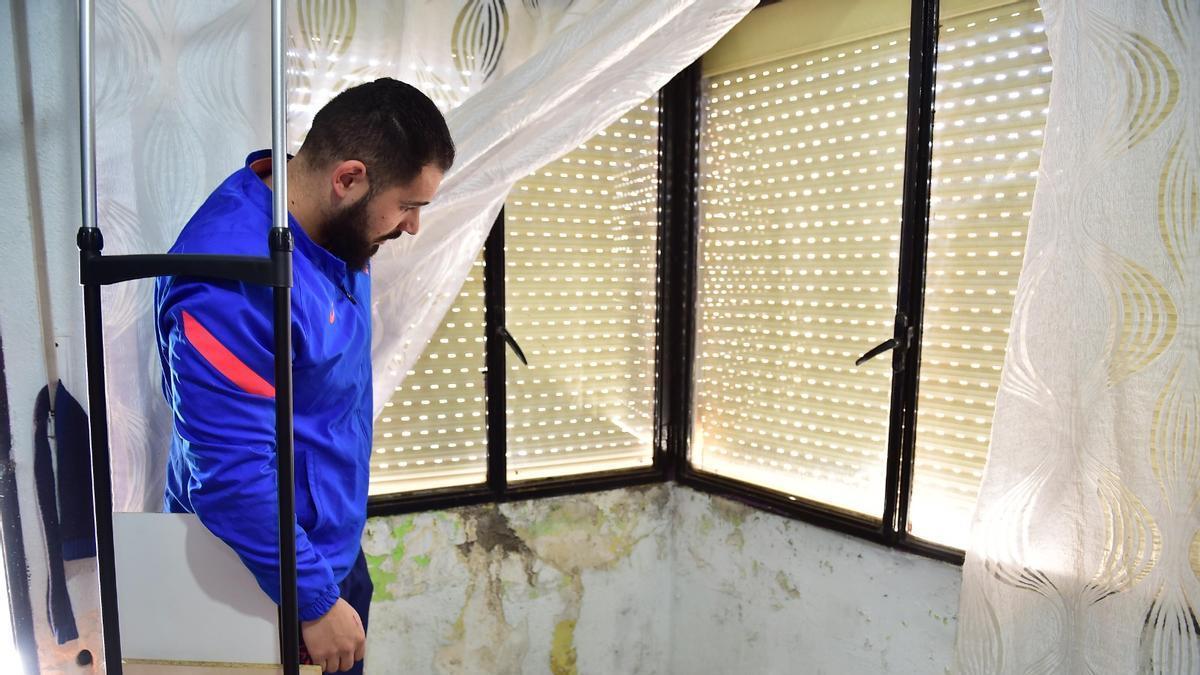 Video | Así está el piso de alquiler en el que vive un demandante de vivienda social con su hijo menor