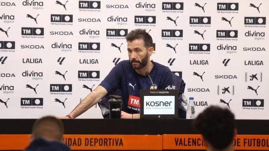 Corberán da las claves del Valencia - Osasuna: "Alejar a Osasuna del área sería un buen punto de partida"
