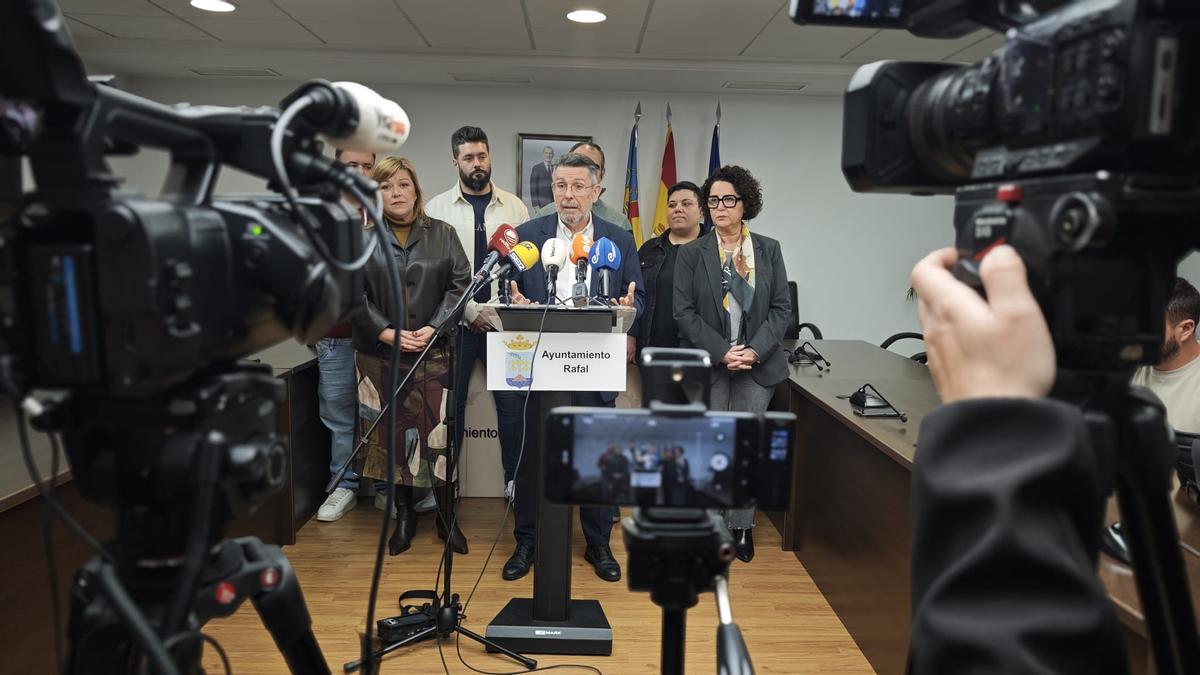 Un momento de la comparecencia de Manuel Pineda para anunciar su dimisión