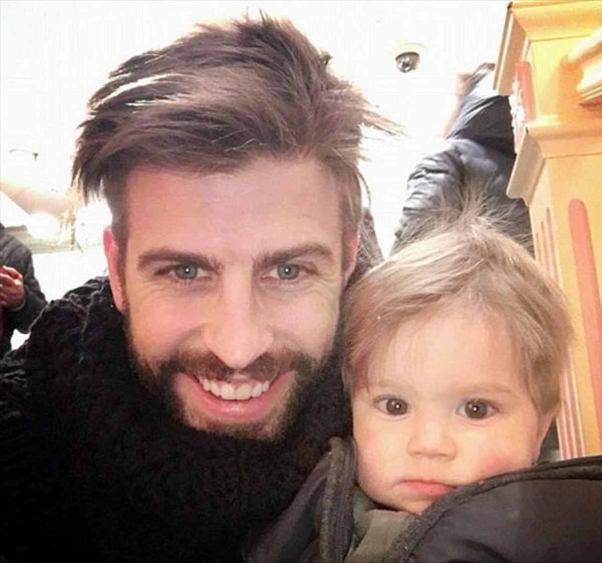 El bebé de Shakira y Piqué, Sasha, celebra sus seis meses pateando