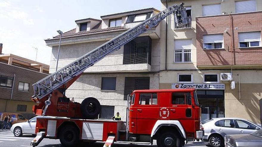 La longitud de la escalera de bomberos impide el acceso a partir del  séptimo piso en caso de fuego - La Opinión de Zamora