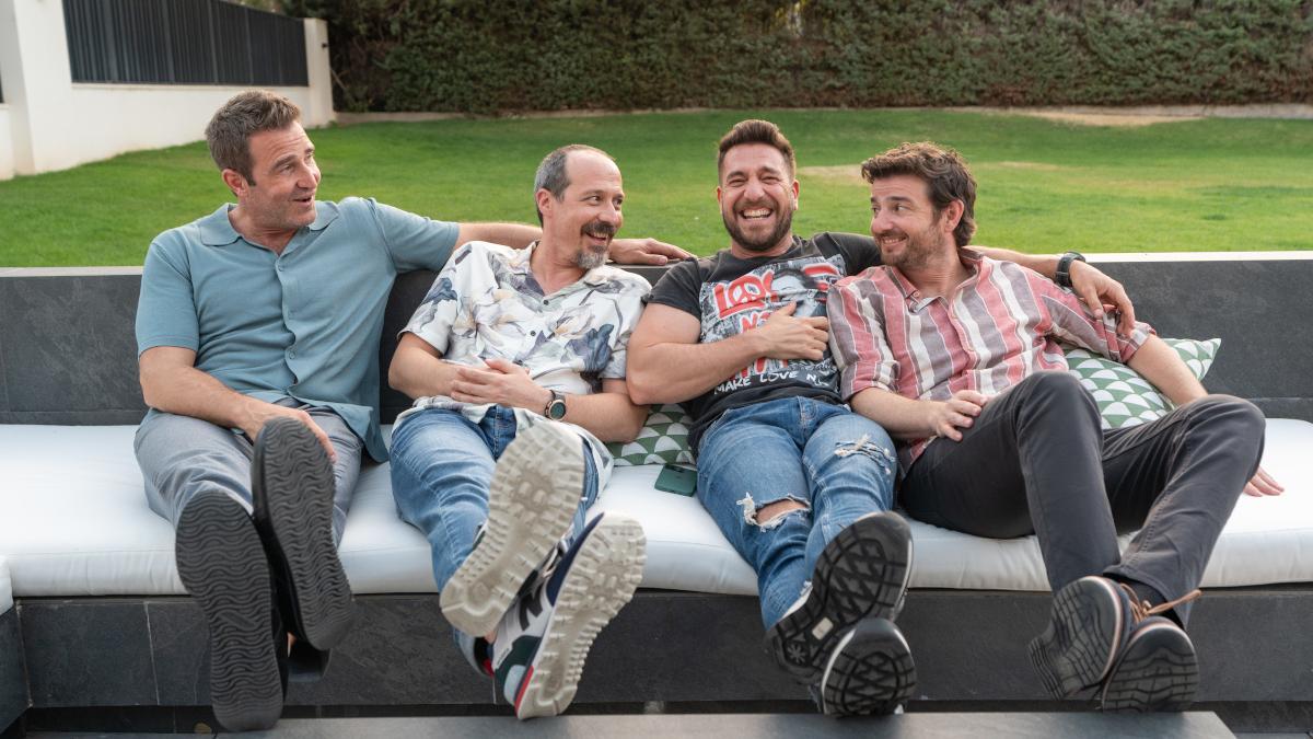 Fernando Gil, Fele Martínez, Raúl Tejón y Gorka Otxoa, en 'Machos alfa'