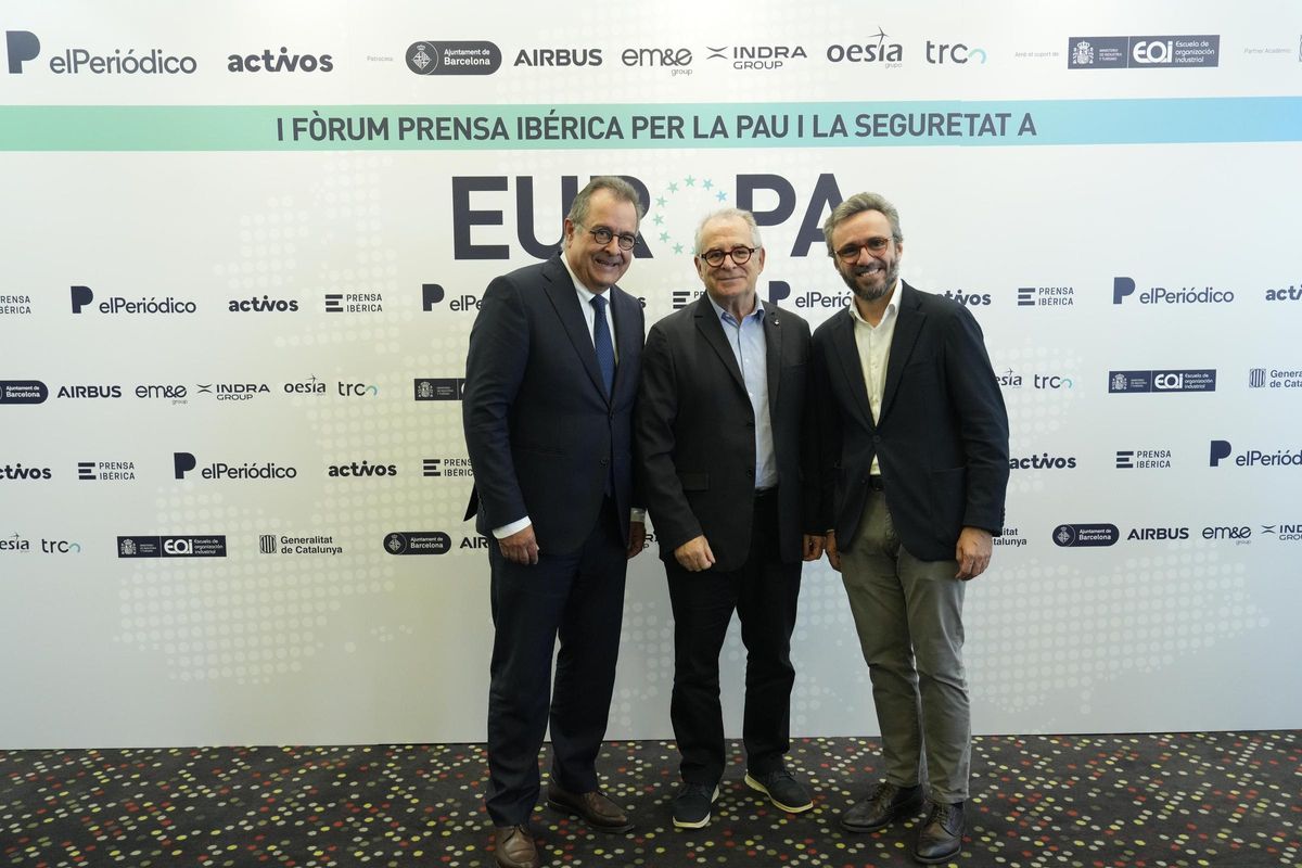 Albert Sáez, director de EL PERIÓDICO; Jordi Valls, cuarto teniente de Alcaldía del área de economía, hacienda y promoción económica del Ajuntament de Barcelona, y Aitor Moll, consejero delegado de Prensa Ibérica