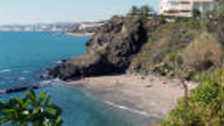 La playa de Las Yucas, en Benalmádena Costa, es lugar elegido para practicar cruising.