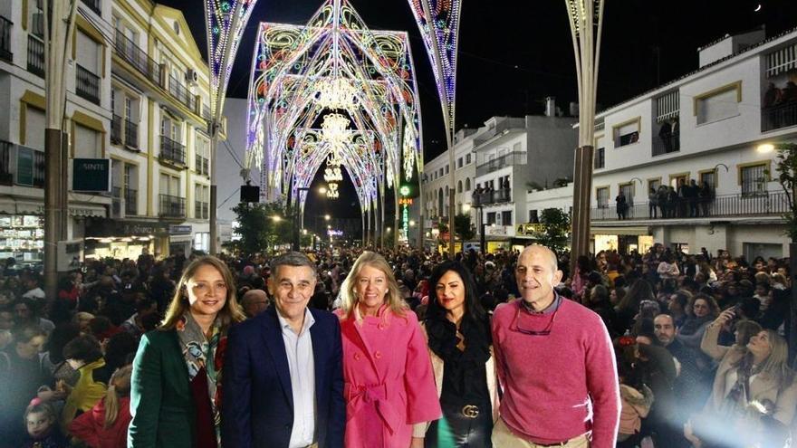 La alcaldesa, Ángeles Muñoz, en el encendido de la iluminación navideña en Marbella el año pasado.