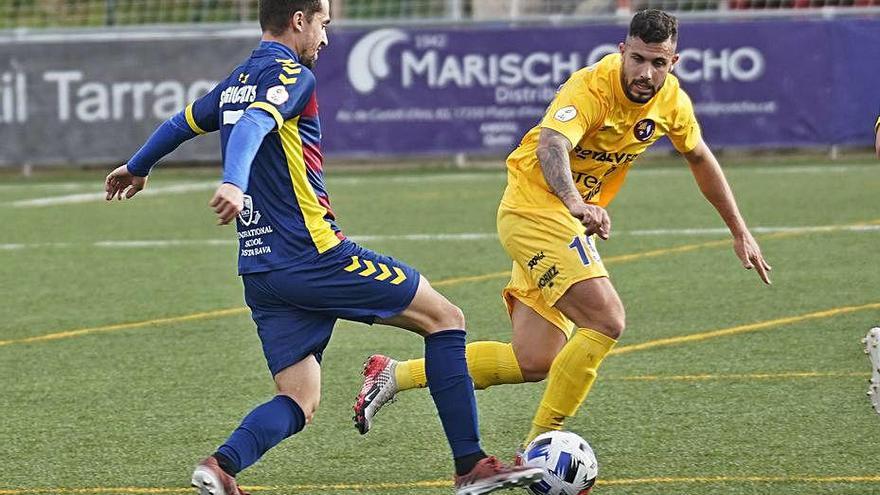 Cortés (Llagostera) i Kilian (Olot) en el duel d&#039;anada.