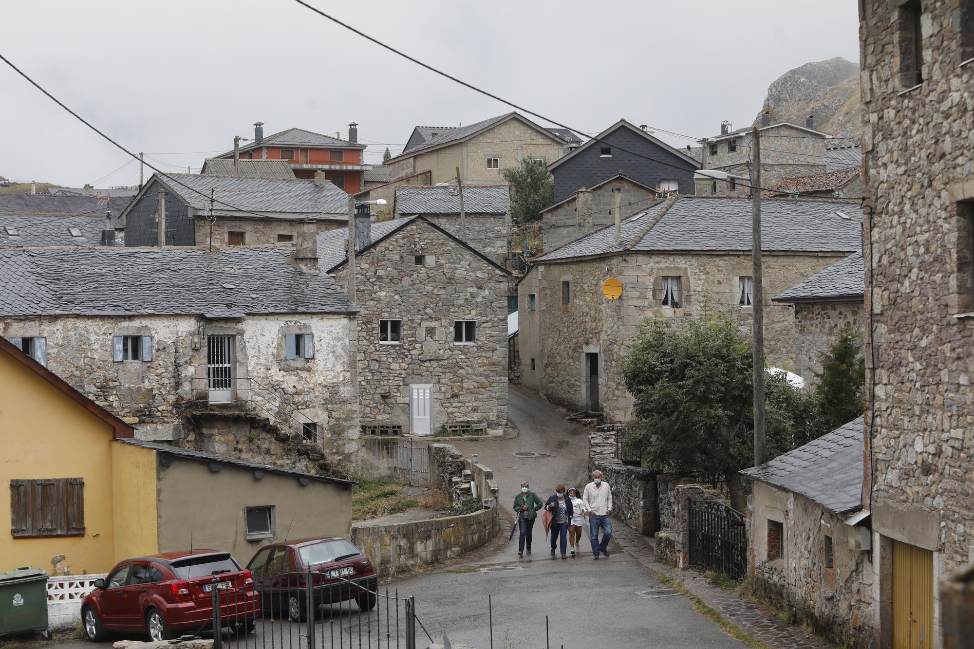 Santa María del Puerto (Somiedo), una fiesta para celebrar el Pueblo Ejemplar