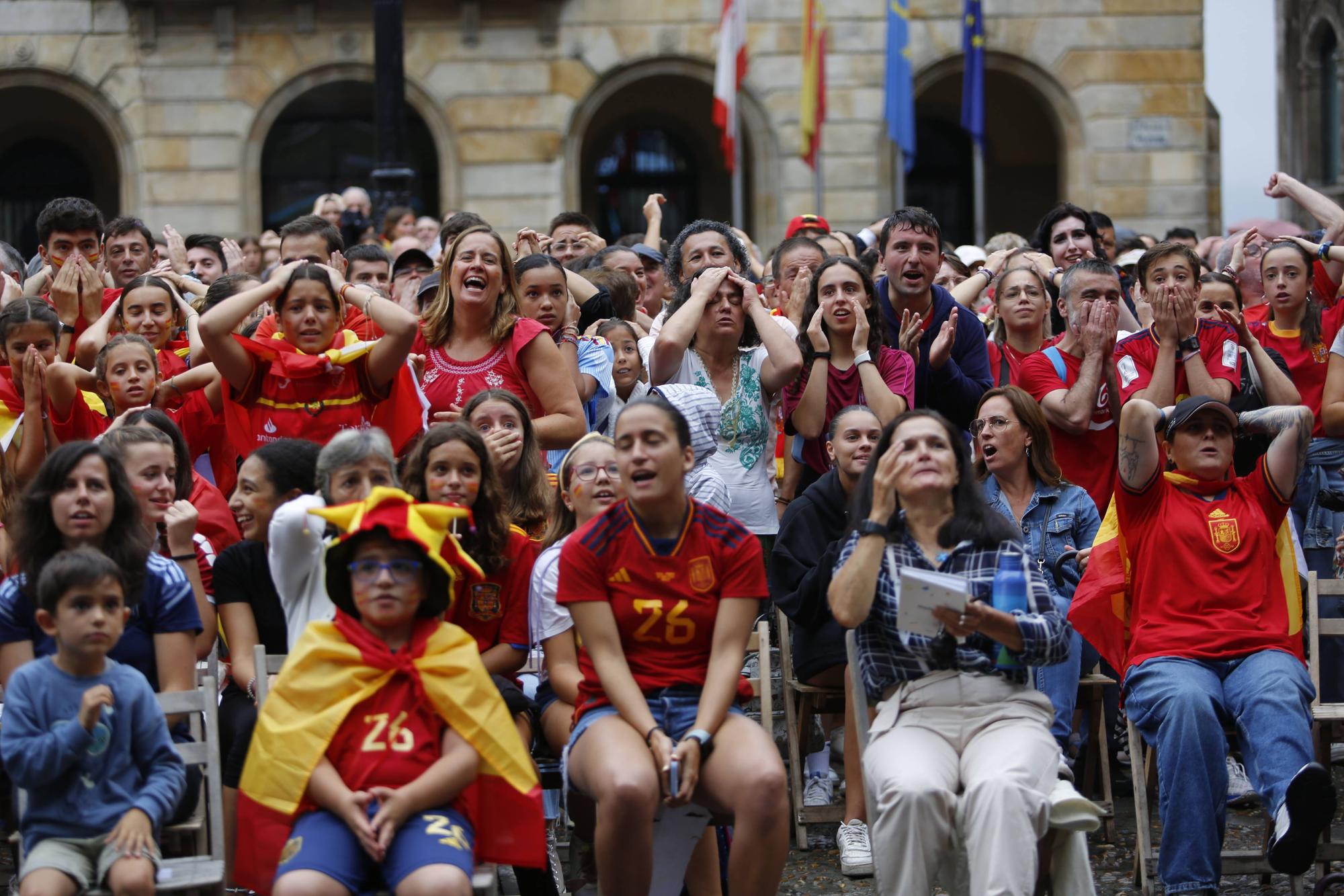 Gijón se vuelca (pese a la lluvia) animando a España en la final del Mundial de fútbol femenino